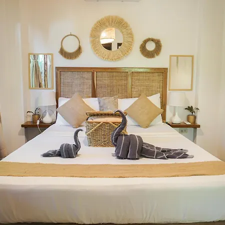Greenhouse Siargao Roadside Boutique Apartments General Luna  Exterior photo